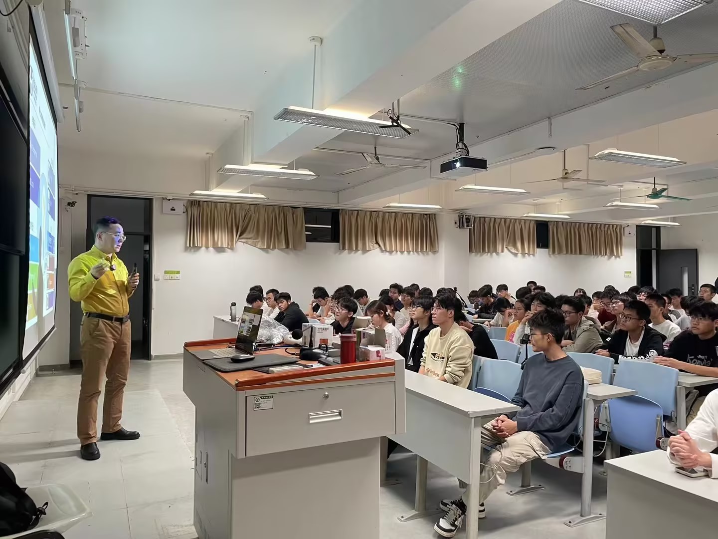 The CEO of Hailun Technology Zhang Hui talked about 